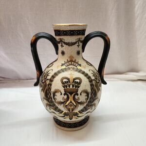 Beautiful 2 handled wedding vase made in China T